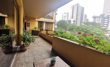 Miraflores: Venta Departamento. 2do Piso. con Amplio Balcon Cerca Malecon