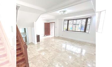 CLASSIC 3-STOREY, 3-BEDROOM TOWNHOUSE FOR RENT IN NEW MANILA
