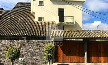 Casa en venta, sector Los Pinos en Riobamba