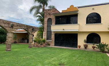 Casa Chalet en venta en Jardines de Santa Anita Tlajomulco Jal