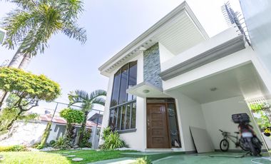 Stunning High Ceiling and Spacious Modern House for sale located in Greenheights Subdivision, Paranaque City!🏡✨