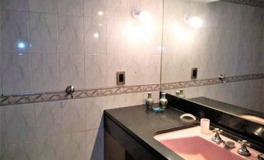 Flores Norte Alquiler de casa tipo duplex 170 mts - 3 cuartos 2 baños - AMOBLADA hasta 7 personas o Profesional vacia