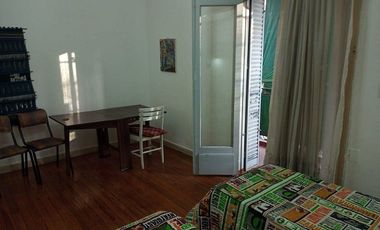 Flores Norte Alquiler de casa tipo duplex 170 mts - 3 cuartos 2 baños - AMOBLADA hasta 7 personas o Profesional vacia