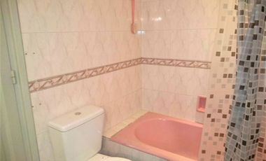 Flores Norte Alquiler de casa tipo duplex 170 mts - 3 cuartos 2 baños - AMOBLADA hasta 7 personas o Profesional vacia