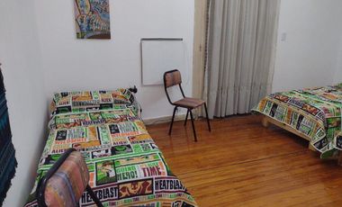 Flores Norte Alquiler de casa tipo duplex 170 mts - 3 cuartos 2 baños - AMOBLADA hasta 7 personas o Profesional vacia