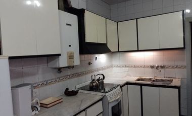 Flores Norte Alquiler de casa tipo duplex 170 mts - 3 cuartos 2 baños - AMOBLADA hasta 7 personas o Profesional vacia