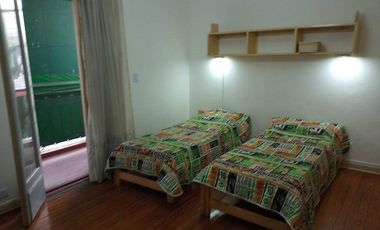 Flores Norte Alquiler de casa tipo duplex 170 mts - 3 cuartos 2 baños - AMOBLADA hasta 7 personas o Profesional vacia