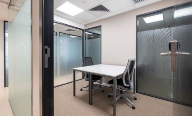 Encuentra una oficina en Chia, Spaces Sybellius para 2cpersonas lista para empezar a trabajar