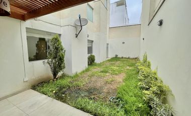 Venta de Departamento de 188m2 con terraza  y jardín en Gardenias – Surco