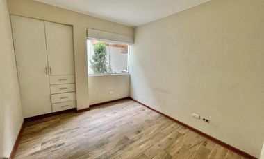 Venta de Departamento de 188m2 con terraza  y jardín en Gardenias – Surco