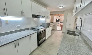 Venta de Departamento de 188m2 con terraza  y jardín en Gardenias – Surco