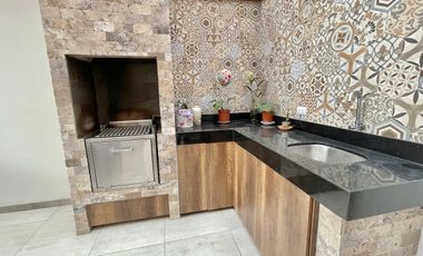Venta de Departamento de 188m2 con terraza  y jardín en Gardenias – Surco