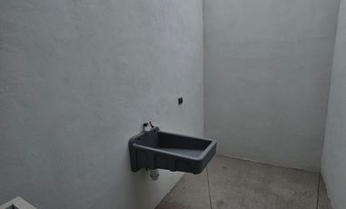 CASA NUEVA AL NORPONIENTE COTO SEG 24/7 TRANS ESCUELAS UAA 10 MIN CENTROS COMERCIALES BANCOS