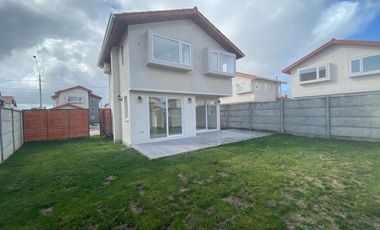 SE ARRIENDA CASA 3D 3B CONDOMINIO ALTO MAULE, TALCA