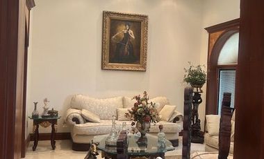 VILLAS DEL MESON JURIQUILLA MAJESTUOSA RESIDENCIA AMUEBLADA EN UN SOLO NIVEL, 4  RECAMARAS CUARTO DE SERVICIO JARDIN 6 GARAGES