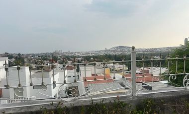 VILLAS DEL MESON JURIQUILLA MAJESTUOSA RESIDENCIA AMUEBLADA EN UN SOLO NIVEL, 4  RECAMARAS CUARTO DE SERVICIO JARDIN 6 GARAGES