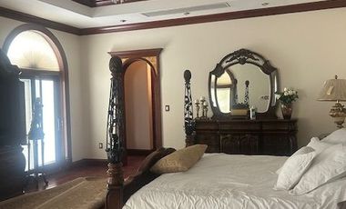 VILLAS DEL MESON JURIQUILLA MAJESTUOSA RESIDENCIA AMUEBLADA EN UN SOLO NIVEL, 4  RECAMARAS CUARTO DE SERVICIO JARDIN 6 GARAGES