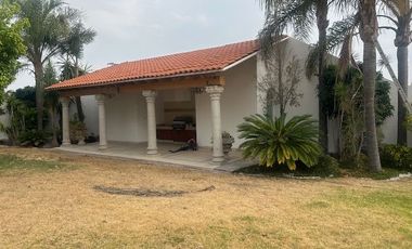 VILLAS DEL MESON JURIQUILLA MAJESTUOSA RESIDENCIA AMUEBLADA EN UN SOLO NIVEL, 4  RECAMARAS CUARTO DE SERVICIO JARDIN 6 GARAGES