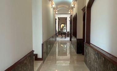 VILLAS DEL MESON JURIQUILLA MAJESTUOSA RESIDENCIA AMUEBLADA EN UN SOLO NIVEL, 4  RECAMARAS CUARTO DE SERVICIO JARDIN 6 GARAGES