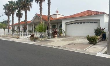 VILLAS DEL MESON JURIQUILLA MAJESTUOSA RESIDENCIA AMUEBLADA EN UN SOLO NIVEL, 4  RECAMARAS CUARTO DE SERVICIO JARDIN 6 GARAGES