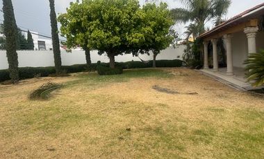VILLAS DEL MESON JURIQUILLA MAJESTUOSA RESIDENCIA AMUEBLADA EN UN SOLO NIVEL, 4  RECAMARAS CUARTO DE SERVICIO JARDIN 6 GARAGES