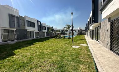 Venta de Casa con Alberca en Emiliano Zapata