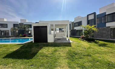 Venta de Casa con Alberca en Emiliano Zapata