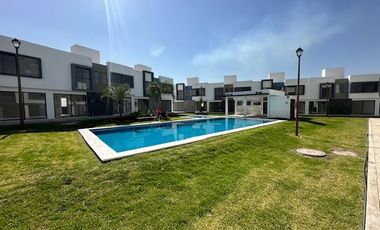 Venta de Casa con Alberca en Emiliano Zapata