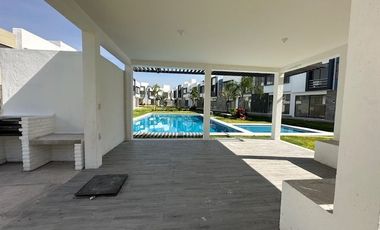 Venta de Casa con Alberca en Emiliano Zapata