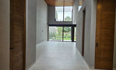 Venta casa en Altozano con acabados premium