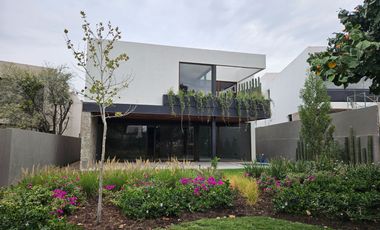 Venta casa en Altozano con acabados premium
