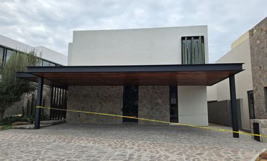 Venta casa en Altozano con acabados premium