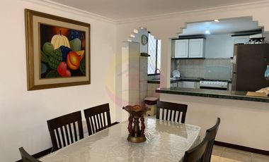 Vendo casa esquinera en Sauces 9, diagonal a Correos del Ecuador