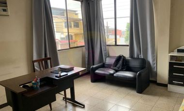 Vendo casa esquinera en Sauces 9, diagonal a Correos del Ecuador