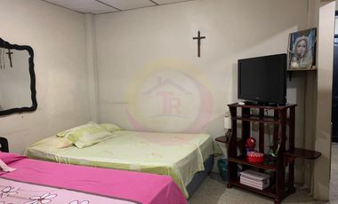 Vendo casa esquinera en Sauces 9, diagonal a Correos del Ecuador