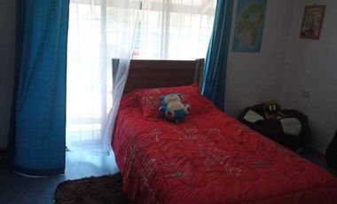SE VENDE CASA CON DEPTO INTERIOR,  EN LA COMUNA CONCHALI 5D Y 2B