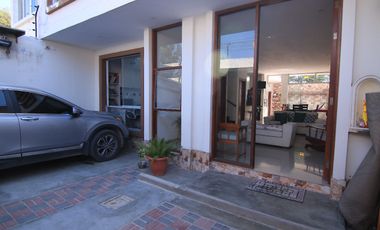 AMPLIA CASA EN VENTA URB. VISTA ALEGRE