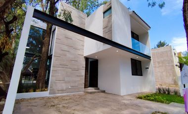 VENTA de hermosa CASA NUEVA en Coto San Nicolás