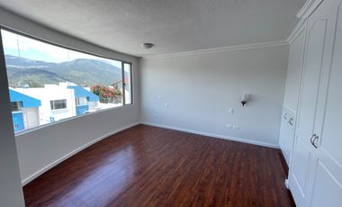 Venta de Casa en Carcelén de 136 metros, Colegio Einstein, Carcelén