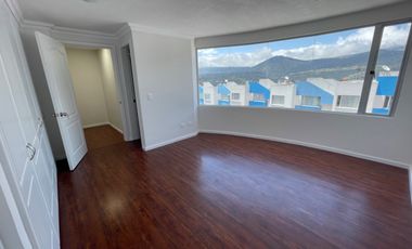 Venta de Casa en Carcelén de 136 metros, Colegio Einstein, Carcelén