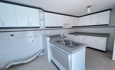 Venta de Casa en Carcelén de 136 metros, Colegio Einstein, Carcelén
