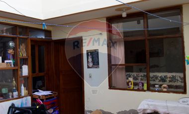 EN VENTA CASA RENTERA CON LOCAL EN IBARRA