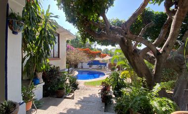 VENDO CASA COLONIAL EN UNA DE LAS MEJORES ZONAS DE CUERNAVACA - PALMIRA -