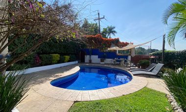 VENDO CASA COLONIAL EN UNA DE LAS MEJORES ZONAS DE CUERNAVACA - PALMIRA -