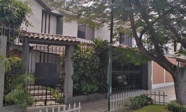 Casa amplia de 5 dormitorios a la venta en Valle Hermoso, Surco