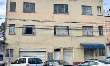 EDIFICIO CON EXCELENTE UBICACIÓN