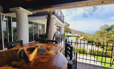 Venta CASA MAGNOLIA VIP con alberca, enorme jardín, vistas panorámicas, cómoda, moderna, amueblada y equipada.