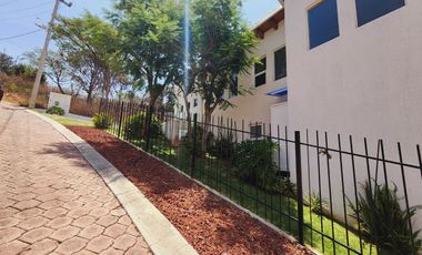 Venta CASA MAGNOLIA VIP con alberca, enorme jardín, vistas panorámicas, cómoda, moderna, amueblada y equipada.