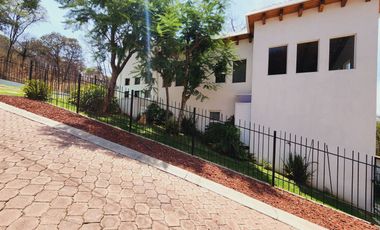 Venta CASA MAGNOLIA VIP con alberca, enorme jardín, vistas panorámicas, cómoda, moderna, amueblada y equipada.