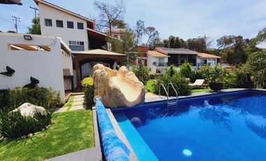 Venta CASA MAGNOLIA VIP con alberca, enorme jardín, vistas panorámicas, cómoda, moderna, amueblada y equipada.